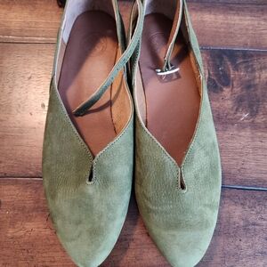 Charleston Shoe Co Geen Suede Ballet Flat